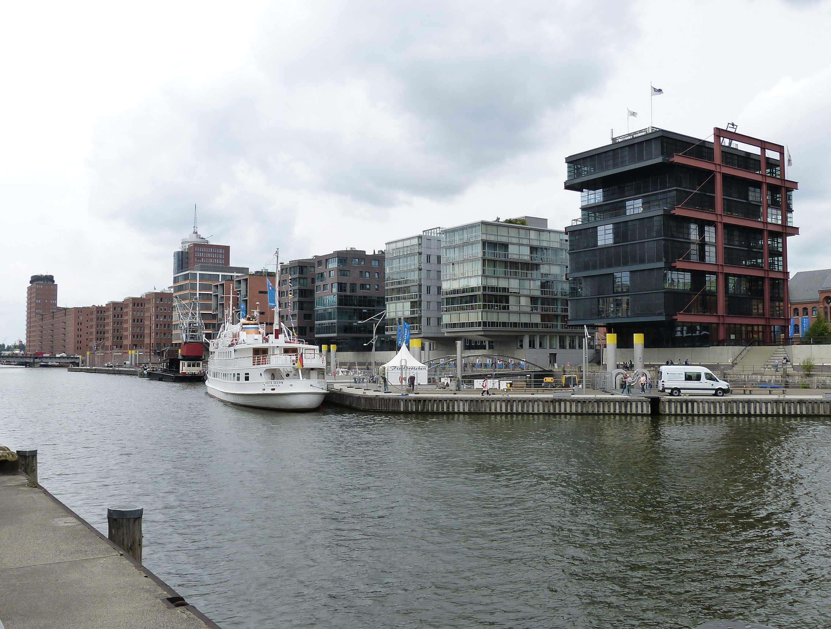 Hafen City Hamburg.jpg